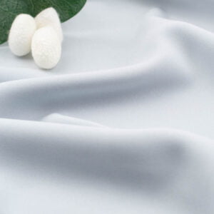 Crepé de seda fino blanco hielo