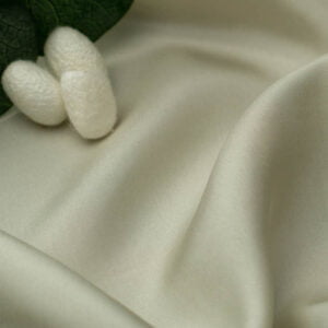 Seda natural fina verde grisáceo